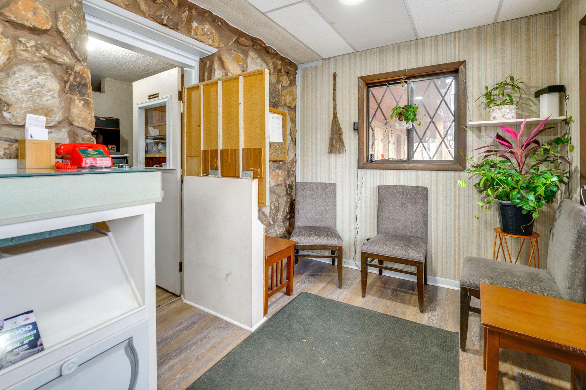 Vestíbulo y recepción de The Olde Mill Inn of Clarkston North