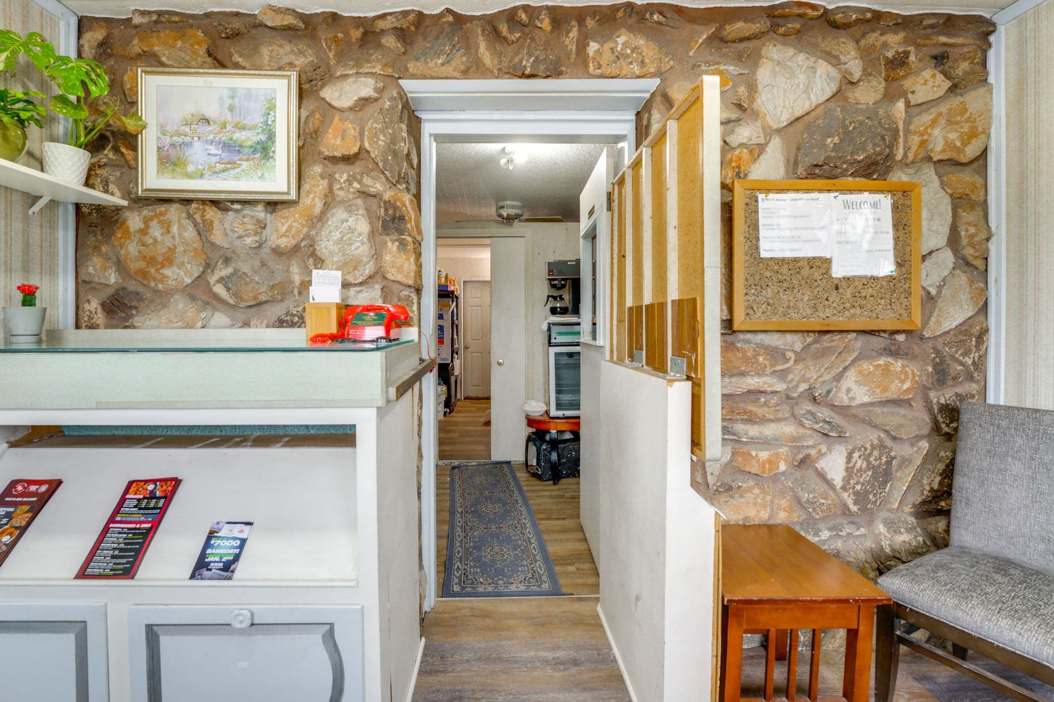 Vestíbulo y recepción de The Olde Mill Inn of Clarkston North