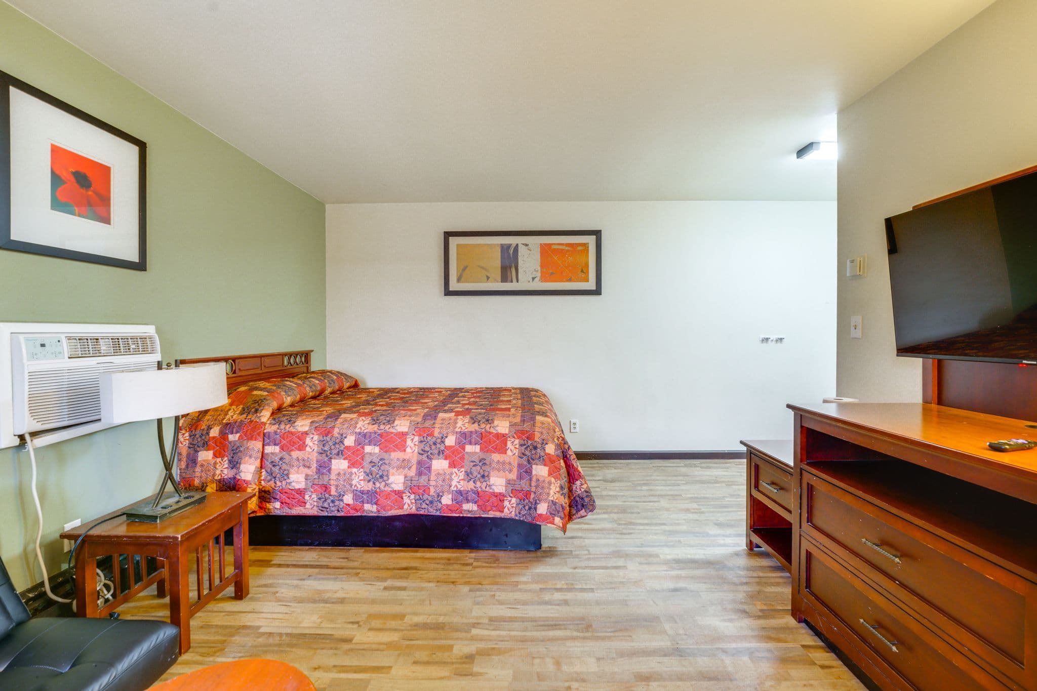 Estudio clásico en The Olde Mill Inn of Clarkston North