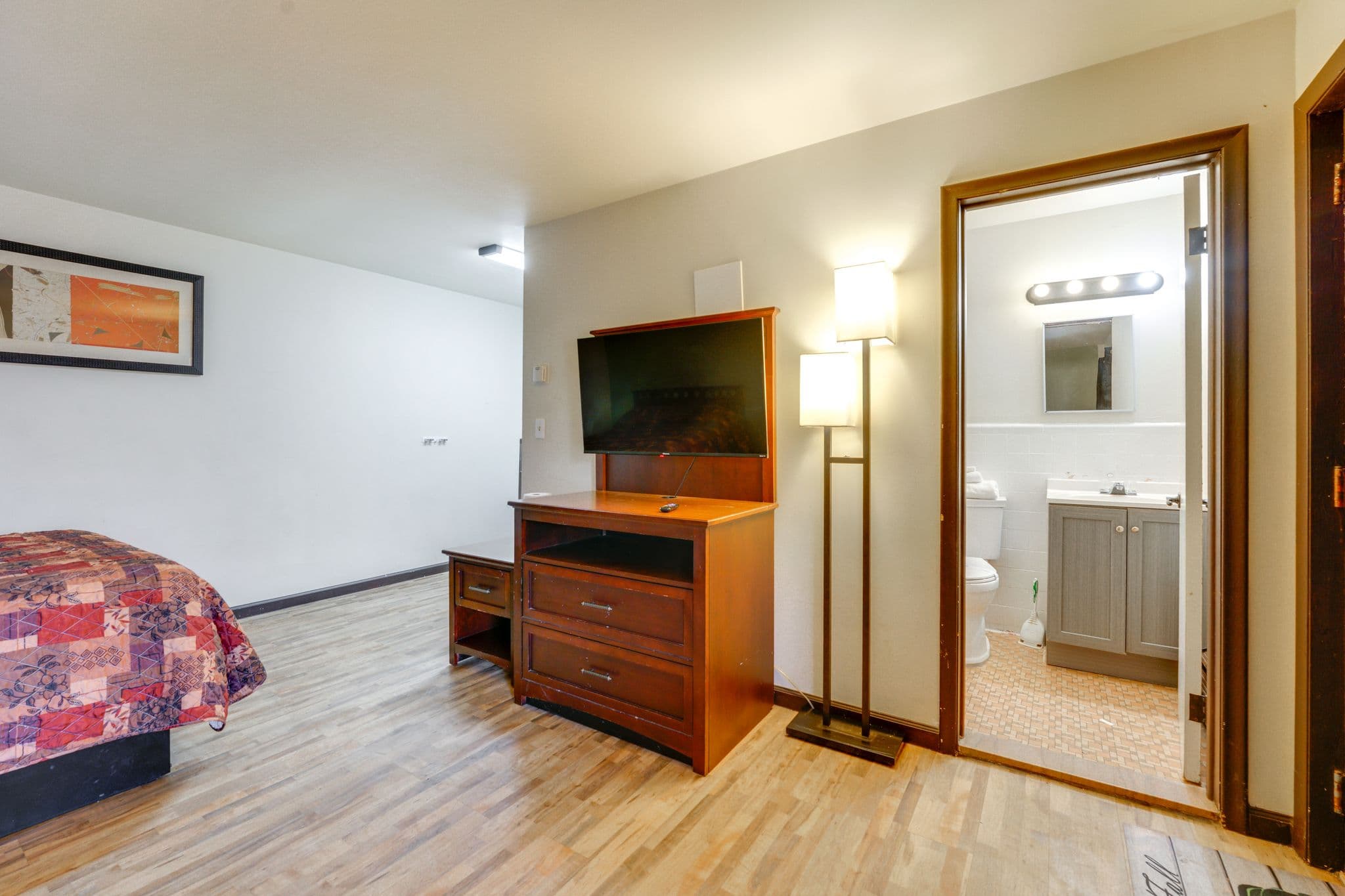 Estudio clásico en The Olde Mill Inn of Clarkston North